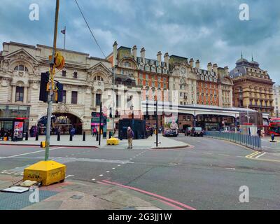 LONDRA, REGNO UNITO - 21 MAGGIO 2021: Vista esterna della stazione Victoria Foto Stock