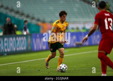 BAKU, AZERBAIGIAN - GIUGNO 16: Daniel James del Galles controlla la palla durante il Campionato UEFA Euro 2020 Gruppo A partita tra Turchia e Galles allo Stadio Olimpico di Baku il 16 giugno 2021 a Baku, Azerbaigian. Foto Stock