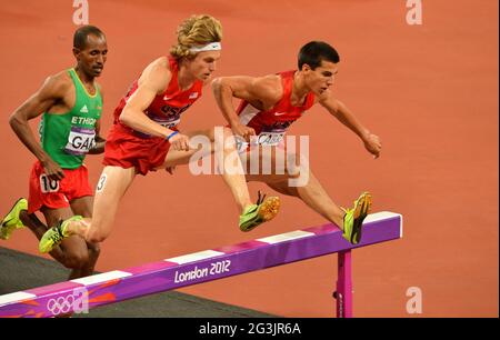 LONDRA, INGHILTERRA - 5 AGOSTO, Evan Jager e Donald Cabral degli Stati Uniti nella finale del Mens 3000m steeplechase durante la sessione serale di atletica allo Stadio Olimpico il 5 agosto 2012 a Londra, Inghilterra Foto di Roger Sedres / Gallo Images Foto Stock