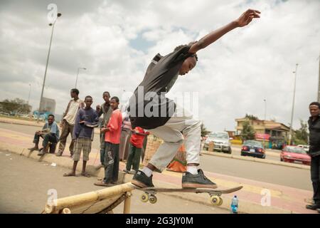 Skateboard ad Addis Foto Stock