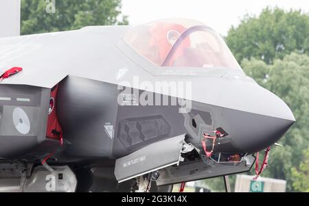 LEEUWARDEN, Paesi Bassi - 11 giugno 2016: Close-up della nuova F-35 a air show in Leeuwarden. Esso sostituirà la F16 jet da combattimento Foto Stock