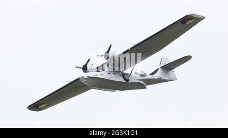 LEEUWARDEN, Paesi Bassi - 10 giugno: Consolidamento costruttiva PBY Catalina nella marina olandese colori battenti presso il Royal Netherlands Air Force giorni Foto Stock