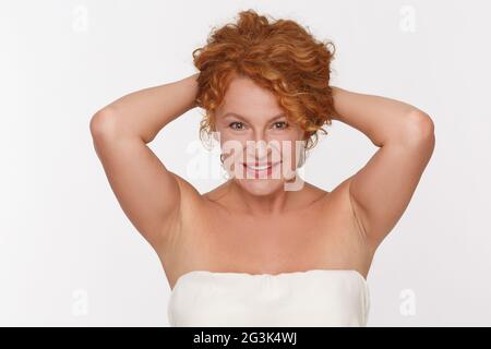 Cura dei capelli di donna matura Foto Stock