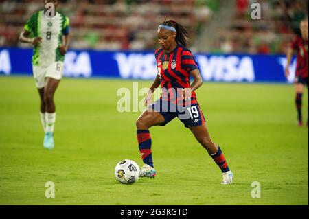 Austin, Texas, Stati Uniti. 16 Giugno 2021. USA la difensore del calcio femminile Crystal Dunn (19) in azione durante la partita internazionale amichevole contro la Nigeria al Q2 Stadium di Austin, Texas. Mario Cantu/CSM/Alamy Live News Foto Stock