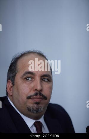Abou el-Fadhl Baadji, Segretario Generale del fronte Nazionale di Liberazione (FLN), tiene una conferenza stampa presso la sede del partito nella capitale Algeri il 16 giugno 2021. Il fronte nazionale di liberazione algerino (FLN), da lungo tempo dominante, ha vinto le elezioni parlamentari del fine settimana, ma con un numero significativamente ridotto di seggi e con la più bassa affluenza del paese al 23 per cento, ha detto il consiglio elettorale il 15 giugno. Foto di Ammi Louiza/ABACAPRESS.COM Foto Stock