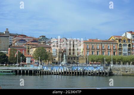 Portugalete visto da Getxo. Biscaglia. Paesi Baschi. Spagna Foto Stock