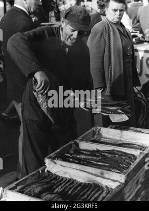 Commercio, mercati, mercato, mercato del pesce, Amburgo, 1960, INFORMAZIONI-AGGIUNTIVE-DI-AUTORIZZAZIONE-DIRITTI-NON-DISPONIBILI Foto Stock