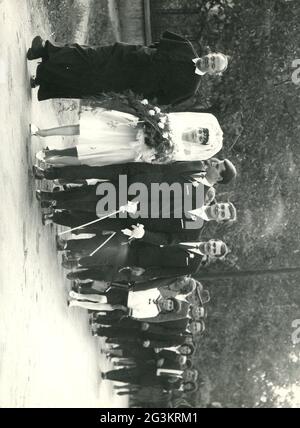 Persone, matrimoni, processione di nozze in ECS, 1965, DIRITTI-AGGIUNTIVI-AUTORIZZAZIONE-INFORMAZIONI-NON-DISPONIBILI Foto Stock