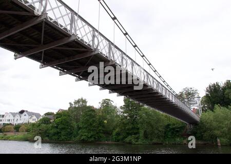 10 giugno 2021 - Chester, Regno Unito: Vista del ponte sul fiume Dee Foto Stock