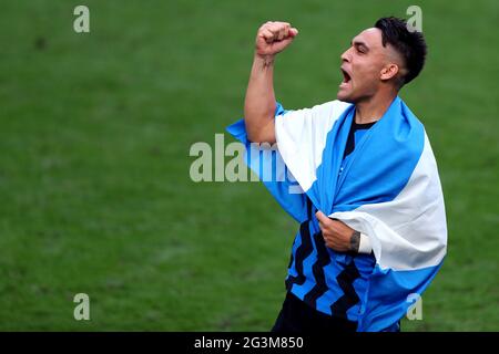 Lautaro Martinez del FC Internazionale festeggia al termine della serie UNA partita tra FC Internazionale e Udinese Calcio. Il FC Internazionale vince 5-1 su Udinese Calcio. Foto Stock