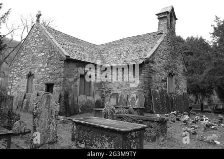 14 ° secolo, Chiesa vecchia di San Michele, Betws-y-Coed, Conwy Valley, Galles Foto Stock