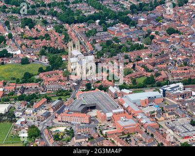 Una fotografia aerea del centro di Beverley, Humberside, Inghilterra settentrionale, Regno Unito, il Minster, dominante Foto Stock