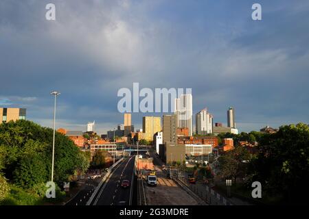 Gli edifici per studenti del quartiere Arena di Leeds includono l'edificio più alto dello Yorkshire, la "Altus House" Foto Stock