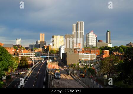 Gli edifici per studenti del quartiere Arena di Leeds includono l'edificio più alto dello Yorkshire, la "Altus House" Foto Stock