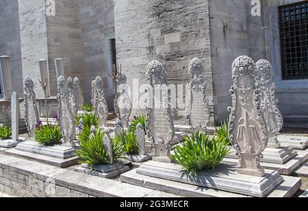 Vecchie pietre sulle tombe di Istanbul Foto Stock