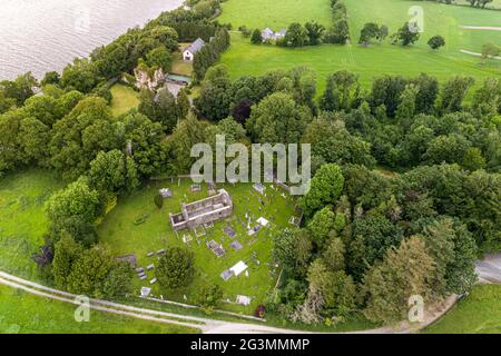 Castello Città Cimitero su Lough Derg, County Tipperary Irlanda Foto Stock