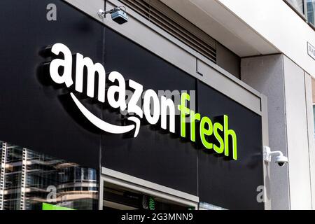 14 Giugno 2021 - nuovo negozio di alimentari Amazon Fresh a Wood Wharf, Canary Wharf London, UK Foto Stock