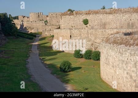 Rodi città mura a Rodi, Grecia. La città medievale di Rodi è dichiarata Patrimonio dell'Umanità dall'UNESCO Foto Stock