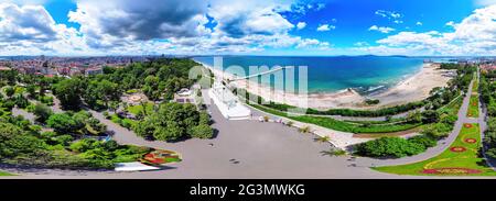 Splendida vista panoramica a 360 gradi della Baia di Burgas e del Giardino del Mare di Burgas, Bulgaria. Foto Stock