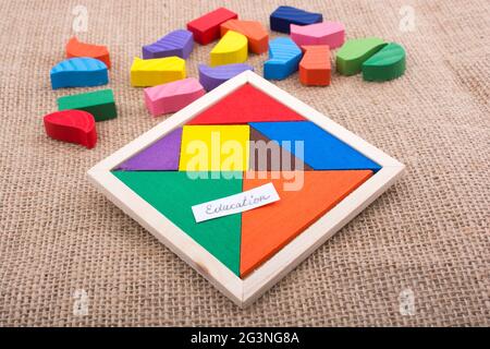 Pezzi di un puzzle tangram quadrato Foto Stock