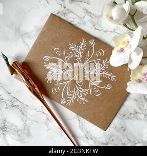 Flourished Calligraphic Drawing Bunny - Pasqua Handmade Card - regalo personalizzato - penna appuntita e inchiostro bianco Foto Stock