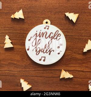 Natale ornamento in legno con canzoni Lyrics Foto Stock