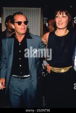 Jack Nicholson e Anjelica Huston circa anni 80. Credito: Ralph Dominguez/MediaPunch Foto Stock