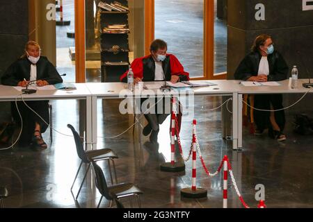 Il presidente della corte Adrien van der Linden d'Hooghvorst ha raffigurato alla sessione di costituzione della giuria al processo di assises di David Vens (49), prima del Foto Stock