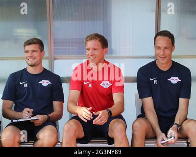 Capo allenatore Julian Nagelsmann (medio) con coaching staff (tutti RB Lipsia) Foto Stock
