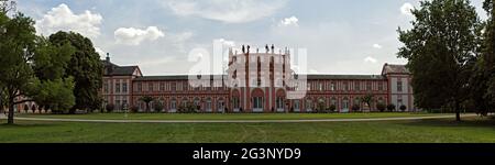 Il palazzo barocco sulle rive del fiume reno wiesbaden biebrich germania Foto Stock