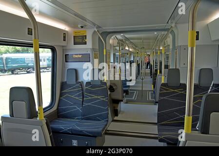 Nuovo treno metropolitano Merseyrail classe 777 Stadler EMU con unità di alimentazione a batteria presentato a Rail Live, la fiera dell'industria ferroviaria, il 16 giugno 2021 Foto Stock