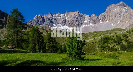 Lago di sainte anne qeyras in hautes alpes in francia Foto Stock