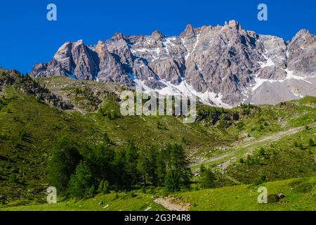 Lago di sainte anne qeyras in hautes alpes in francia Foto Stock