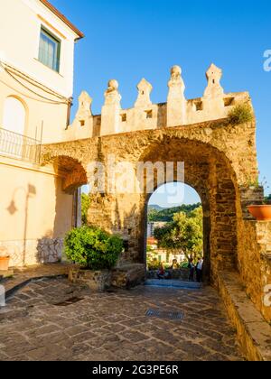 Portale degli scaloni, il più antico ingresso monumentale del centro storico di Agropoli - Salerno Foto Stock