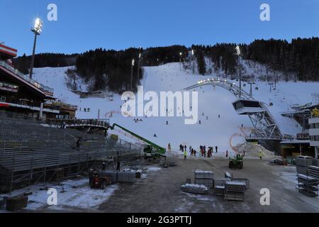 AUSTRIA, STIRIA, SCHLADMING - 18 gennaio 2019: I preparativi per la Nightrace sono in corso allo stadio Planai. Foto Stock