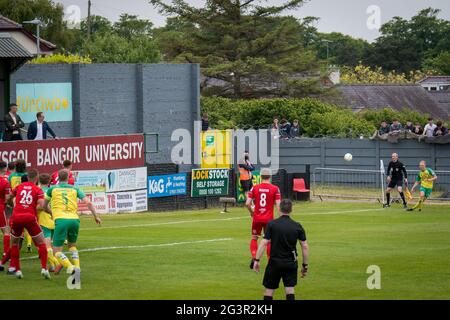 Caernarfon, Galles 29 maggio 2021. JD Cymru Premier UEFA Europa Conference League play-off finale tra Caernarfon Town e Newtown AFC. Foto Stock