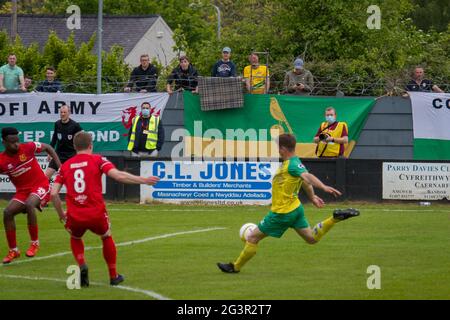 Caernarfon, Galles 29 maggio 2021. JD Cymru Premier UEFA Europa Conference League play-off finale tra Caernarfon Town e Newtown AFC. Foto Stock