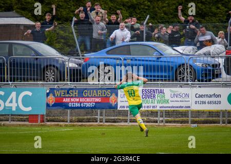 Caernarfon, Galles 29 maggio 2021. JD Cymru Premier UEFA Europa Conference League play-off finale tra Caernarfon Town e Newtown AFC. Foto Stock