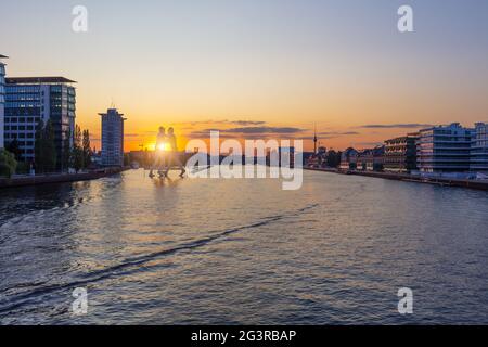 Berlino Spree River, Sundown, Summernight, sera a Treptow Foto Stock
