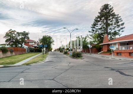 FRAY BENTOS, URUGUAY: 18 FEBBRAIO 2015: Vista di una strada a Fray Bentos, Uruguay Foto Stock