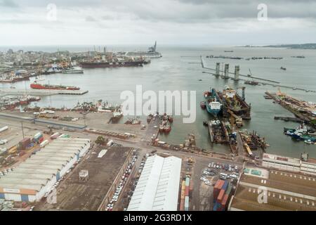 MONTEVIDEO, URUGUAY - 19 FEBBRAIO 2015: Veduta aerea di un porto di Montevideo, Uruguay Foto Stock