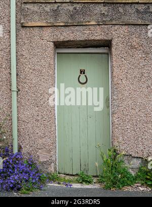 Fortunato ferro di cavallo e fortunato numero sette sulla porta della strada Foto Stock