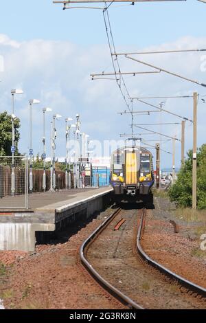 Stazione ferroviaria di Ardrossan Harbour, North Ayrshire, Scozia, Regno Unito 17 giugno 2021. Foto Stock