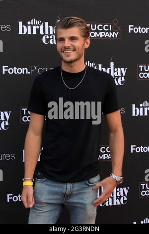 Los Angeles, Stati Uniti. 16 Giugno 2021. LOS ANGELES - MAR 24: Twan Kuyper al Birthday Cake LA Premiere al fine Arts Theatre il 24 marzo 2021 a Beverly Hills, CA (Foto di Katrina Jordan/Sipa USA) Credit: Sipa USA/Alamy Live News Foto Stock