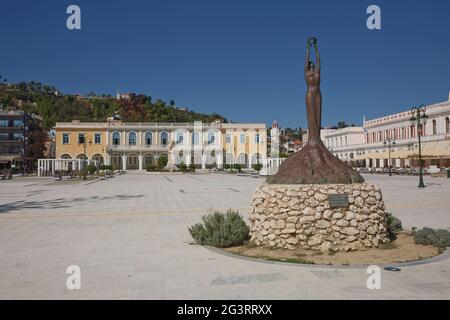 La piazza principale della città di Zante, in Grecia, durante la bella giornata estiva Foto Stock