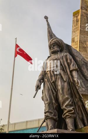 Statua di Istanbul del Barbarossa Hayreddin Pasha in Besiktas Foto Stock