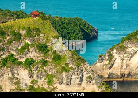 Rifugio solitario su un'isola montagnosa Foto Stock