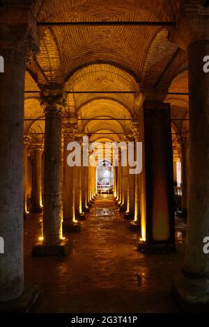 Basilica sotterranea Cistern Yerebatan Sarnici a Istanbul, Turchia. Cisterna in Istanbul sotterranea. Luogo di presentazione della Basilica a Istan Foto Stock