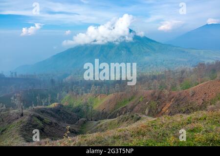 Vulcano mattutino sull'Isola di Giava Foto Stock