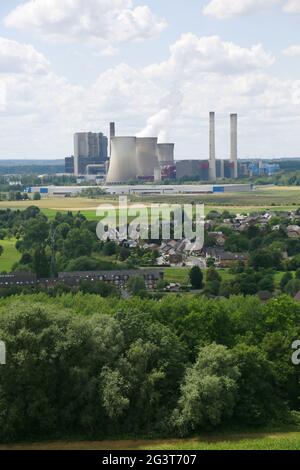 Vista della centrale elettrica di lignite Eschweiler dall'Indemann torre di osservazione Foto Stock